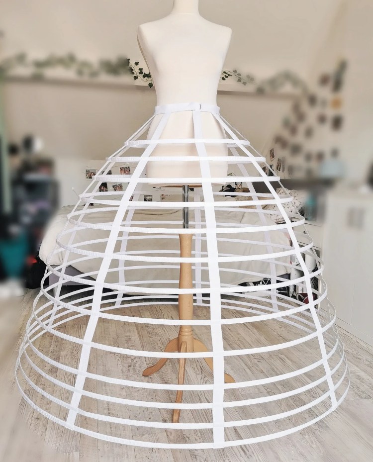 Round cage crinoline / hoopskirt